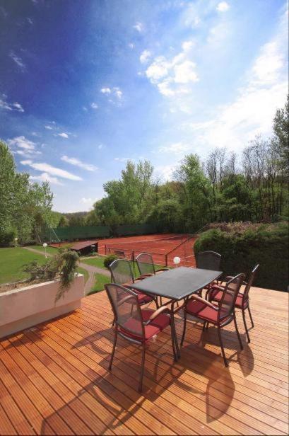 Relax Inn Šoporňa Exteriér fotografie